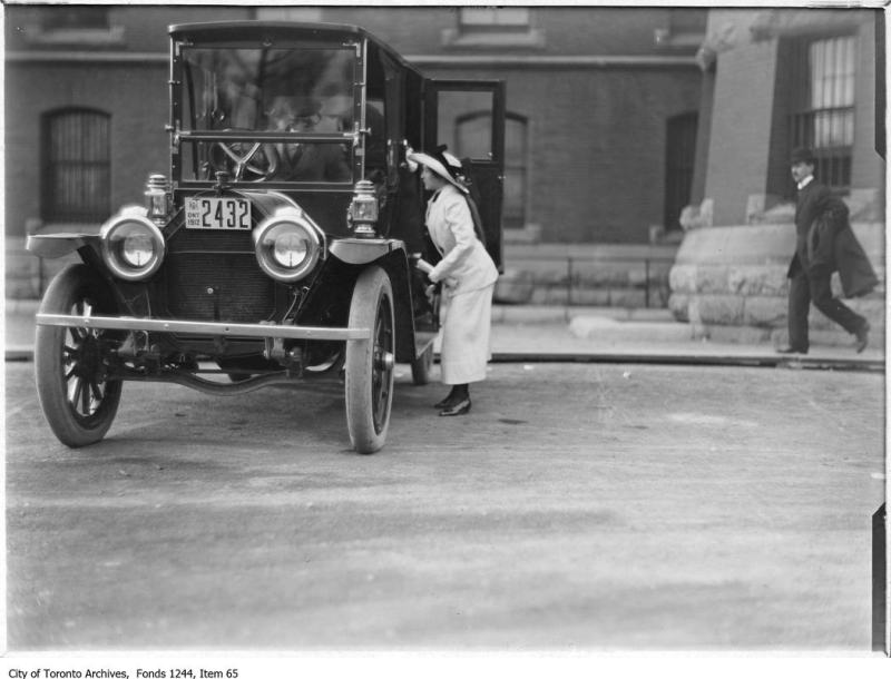 1912
              Russell-Knight Limousine